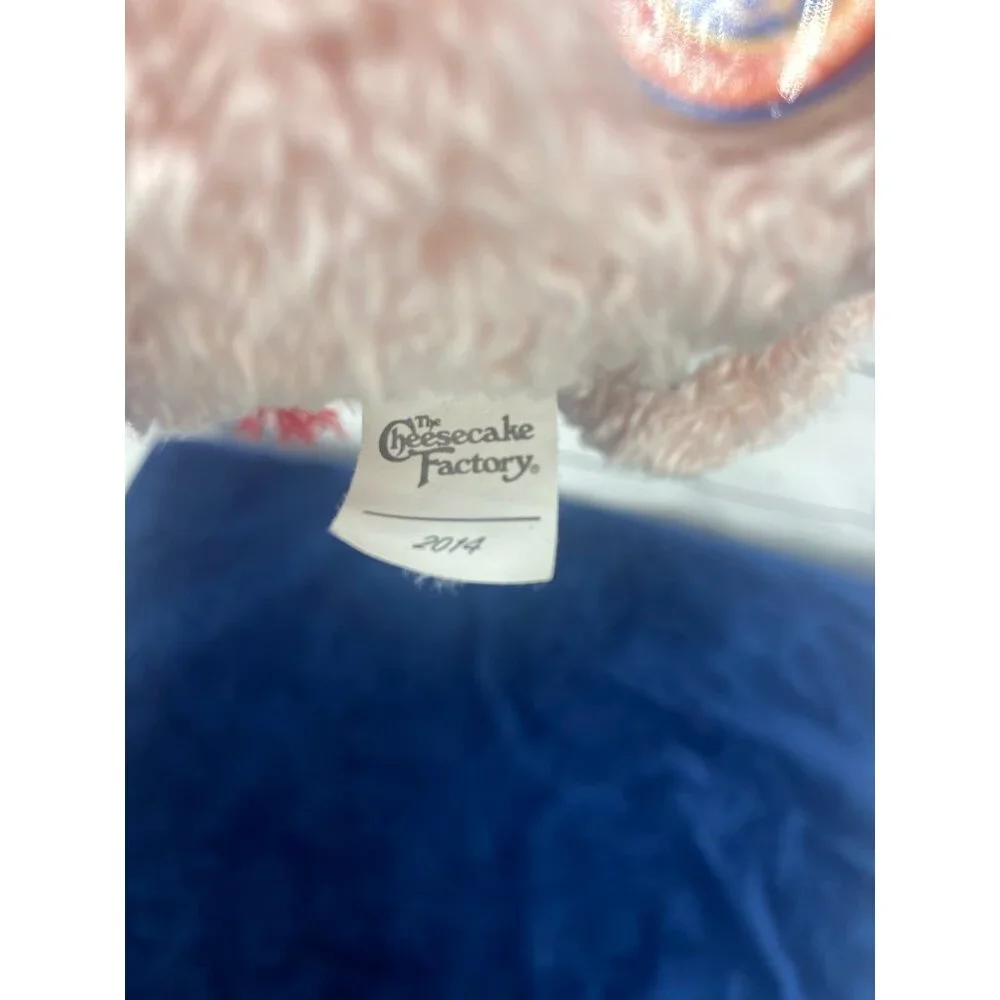 Herrington Teddy Bears Cheesecake Factory Pink‎ Pig Wearing Sweater Scarf